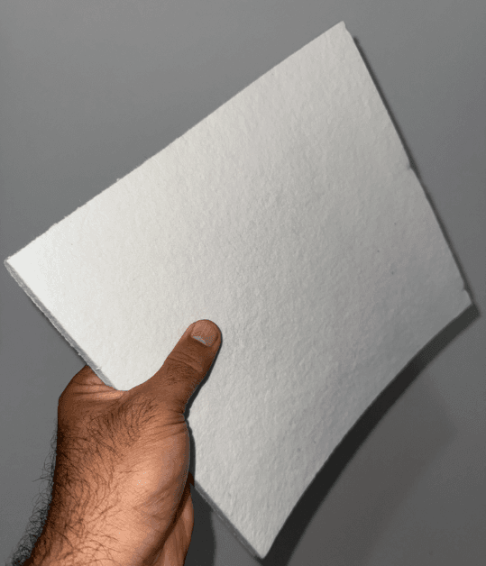 O Alkegel é a nova geração das mantas de Aerogel, pois tem baixa perda de grãos de aerogel, o que contribui com melhor eficiencia isolante e a saude e segurança do instalador com relação a exposição a poeira.